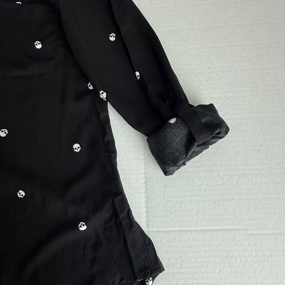 Pink Rose Long Sleeve Button Down with Skull Design - Picture 5 of 8